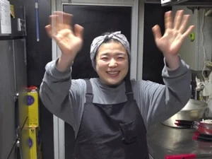Sung Si-kyung's High Praise for 'Itaewon Jajang Tteokbokki'… The Chewy Secret of a 16-Year Master