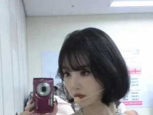 Red Velvet's Joy, Boldly Erasing Her Juicy Image... Overwhelming Glamour Behind the Stage