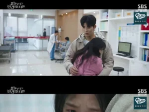 'From Today, I'm Human' Kim Hye-yoon and Roman Share a Warm Embrace After Fire Rescue... 'Awkward Reunion Amidst Strange Atmosphere'