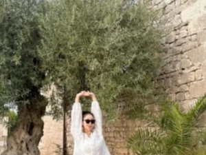 'Yoon Jung-soo♥' Won Jin-seo, Honeymoon in Sicily... Perfect Legs in a Shower Robe