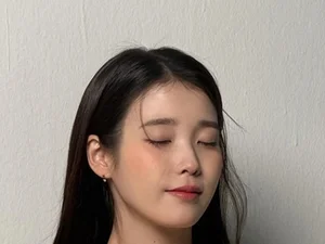 IU, the Beauty in a Pure White Dress... Expectations for 'Singer Comeback' Captured in the Recording Studio