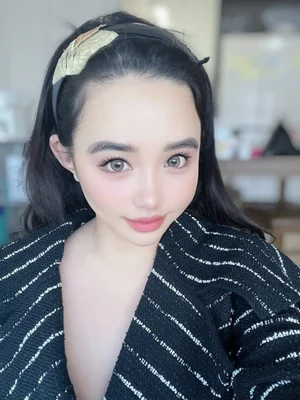 “卸掉浓妆后……” 2NE1朴宝英，活动暂停后面貌大变