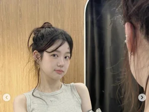 Lee Yu-bi, just wearing a padded vest over a sleeveless top... 