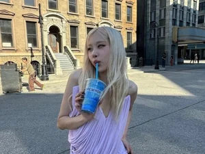 Rosé, Bold Missing Bottom Dress… Flawless 