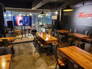 Ga Băng Học Thay Thế Hongdae... 'The Rock Seoul' - Nơi Tụ Họp Văn Hóa Indie Bắc Seoul