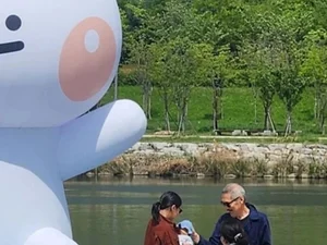 Song Sun-mi Caught with Hong Sang-soo in Berlin... Updates After 'Kim Min-hee's Son's Birth'