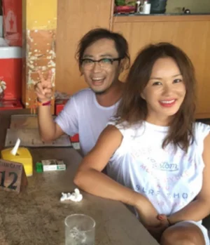 严正化·郑在亨，在龙目岛被捕捉到的泳装双人照……30年的真朋友氛围