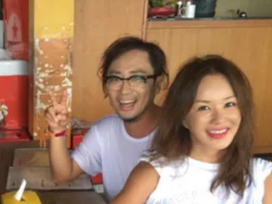 Uhm Jung-hwa and Jung Jae-hyung Captured in Swimsuits in Lombok... 30-Year Close Friends Vibe
