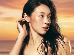 World's No. 1 Body Choi Mina-su Dominates the Beach in Bikini Fit