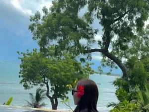 'Solo Hell 2' Shin Seul-ki Shows Off Her Hidden Curves in a Daring Bikini