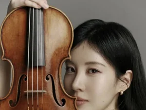 'Privilege Controversy' Seohyun Completes Performance at Lotte Concert Hall After 5 Months of Violin Training