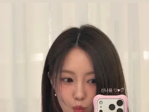 Hyomin Shows Off a Daring Lingerie-Style In-Flight Look in a Bold Set… “Wife of a Newlywed Home Worth 10 Billion Won” Flaunts Her Fashion