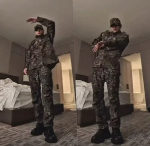BTS Jungkook·V, Pamer Kerapian Militer yang Kalak Tajam untuk Tantangan Lagu Baru 'Swim'… Mata Tertuju pada Sikap yang Presisi