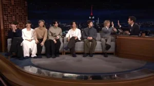 Pinasuot ni Jimmy Fallon ang Slip-on; Tinanggap ng BTS (buong grupo) ang Bagong Kanta na “Arirang”