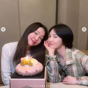 Song Hye-kyo·Lee Jin rạng rỡ tình bạn 28 năm…Dấu ấn mới của Ok Joo-hyun gửi lời ủng hộ