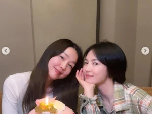 Song Hye-kyo & Lee Jin, Their 28-Year Friendship Shone Brightly…Updates Showing Support for Ok Joo-hyun