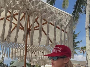 Girls' Generation's Hyoyeon shows off a bronzed, toned figure—red bikini stuns on Bali