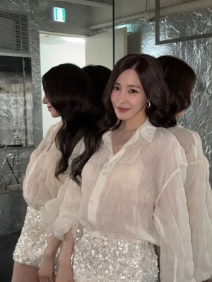 Tiffany, Ibinahagi ang Kamakailang Update Matapos ang Biglang Pagpaparehistro sa Pag-aasawa Kasama si Byun Yo-han… “Ipinamalas ang Kaakit-akit na Elegansiya sa Sheer na Estilo”