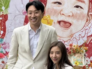 손담비·이규혁, 딸 돌잔치 현장 공개…결혼식 방불케 한 화려함