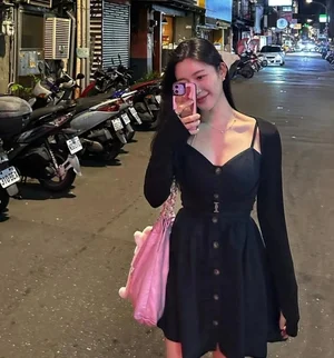 Si Lee Da-in, 7 buwan na buntis, naglakad sa tabi ng ilog kasama sina Lee Seung-gi at ang kanilang unang anak na babae na si 'My Everything'