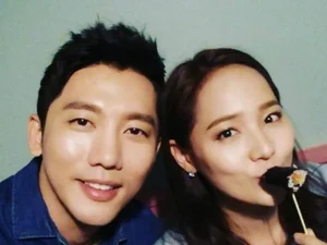 기태영 부친상 비보…아내 유진과 애통함 속 빈소 지켜