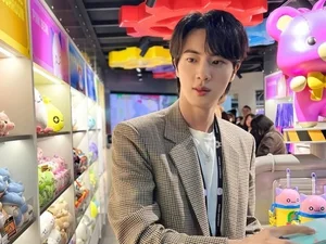 BTS Jin Appears in Lotte World Maple Island…A Real-Life Character
