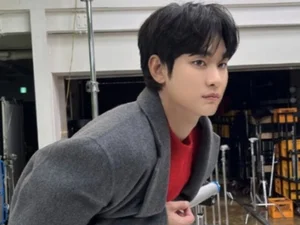 수척해진 김수현 성수동 포착… 28억 소송·피소 사면초가
