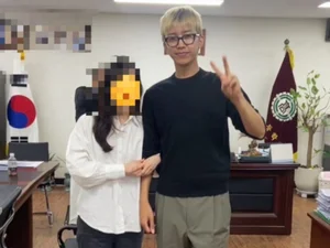페라리 타고 모교 찾은 임영웅…어버이날 빛낸 특급 팬서비스