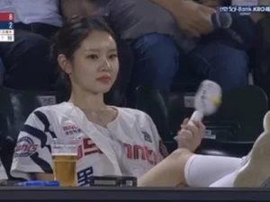 맹승지, 야구장 '테이블 위 발' 무개념 논란?…소름 돋는 AI 반전