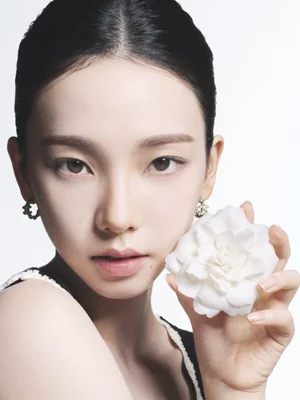 Pinili si Karina ng aespa bilang bagong mukha ng Chanel Beauty—patunay na isa siyang global icon