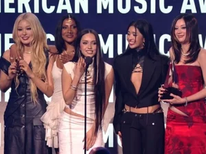 Cats Eye Sweeps Three Awards at the U.S. AMA, Including Rookie of the Year, as Pop Stars Stand Up and Applaud