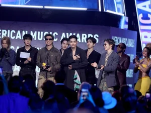BTS Tops ‘Artist of the Year’ at the AMAs, Winning Three Honors Including the Grand Prize—Returning as a Full Group