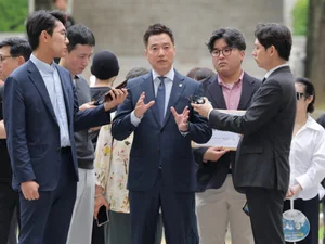 '김수현 명예훼손' 김세의 영장심사 출석...