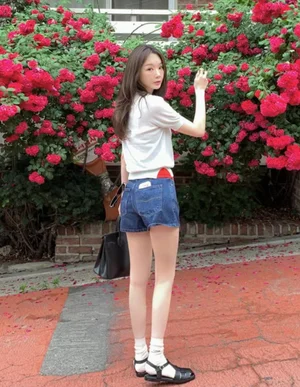 다비치 강민경, 청반바지 입고 뽐낸 이기적인 극세사 각선미