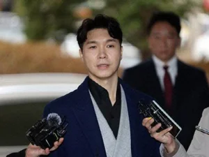 '명예훼손' 박수홍 형수 징역 10개월 구형…법정서 눈물 사과