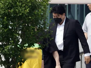 '음주 뺑소니' 김호중 오늘 가석방 출소… 복귀 앞서 발목 수술