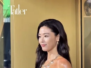 Jeon Ji-hyun Turns Heads in Hong Kong With Bold Tanned Bronze Skin—Unmatched Elegance