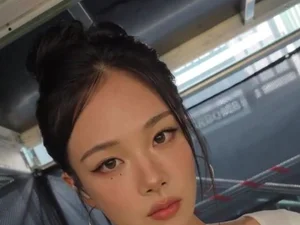 '워터밤 2026' 비비, 파격 비키니 자태…권은비 잇는 새 여신