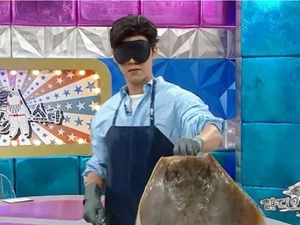 '라디오스타' 박지현, 안대 쓰고 6만 마리 홍어 손질 진풍경