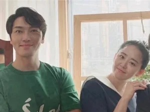 문근영, 7세 연상 배우 정평과 결혼…