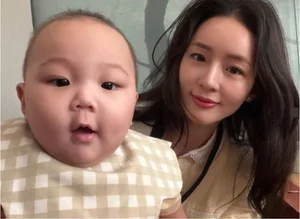KCM 아내 방예원, 생후 8개월 막내 수족구 투병에 애타는 육아 일상 공개