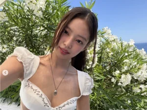 BLACKPINK’s Jennie Shows Off Toned Lines in a White Bralette, Teases Appearance at “Summer Sonic 2026”