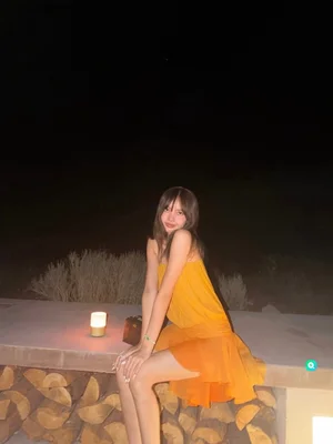 Lisa ng BLACKPINK, ibinahagi ang buhay sa Utah: perpektong suot ang orange na bestida at bikini