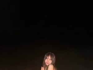 Blackpink's Lisa captures Utah getaway in orange dress and bikini