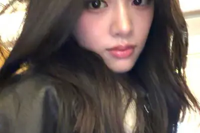 아이브 안유진, 청순함 가득한 셀카 공개... 긴 생머리로 빛나는 완성형 비주얼