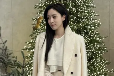 함은정, 결혼 후 첫 크리스마스 근황 공개...우아해진 미모와 차기작 소식까지