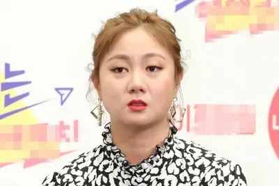 박나래, 고소한 전 매니저가 사내이사? 기묘한 '서류상 동거'