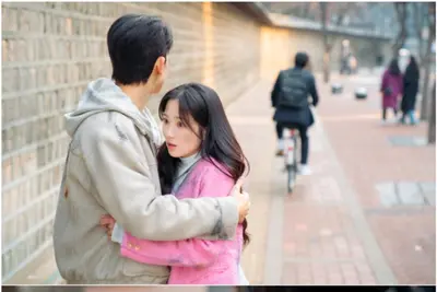 '오늘부터 인간입니다만' 김혜윤, 로몬과 초밀착 스킨십에 '입덕 부정기' 시작