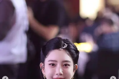 클라라, 핑크빛 드레스로 뽐낸 독보적 여신 자태… 