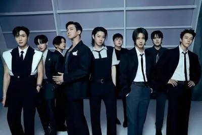 슈퍼주니어 20주년 콘서트 중 펜스 무너져 관객 추락, SM 측 